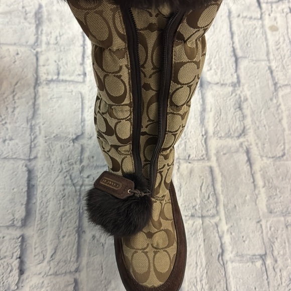 COACH THEONA WINTER BOOT SIGNATURE COACH PRINT FUR TRIM BOOT size 8B - Picture 9 of 9